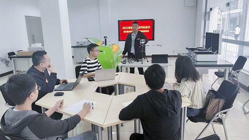 函授与业余，职场进修者的不同选择路径**
