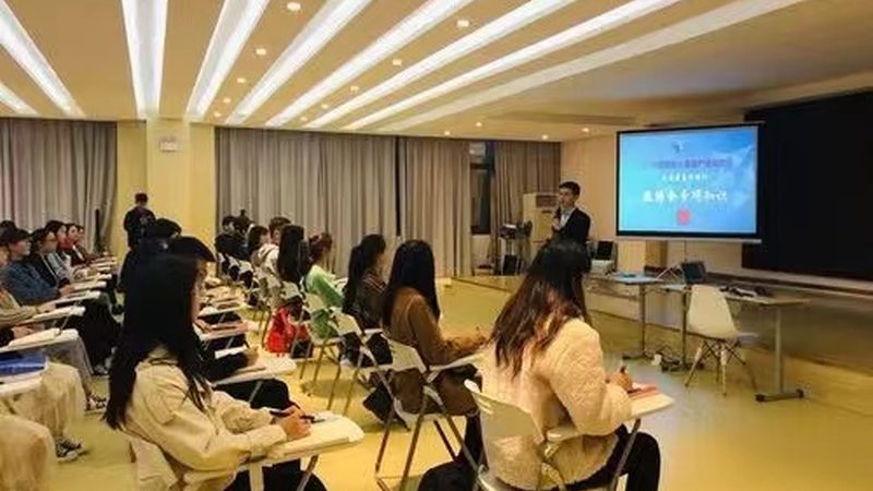 叉车操作，安全先行——成都林德叉车培训解析